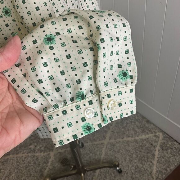 Vintage Montgomery Ward Women's Large White Floral Button Down Shirt Long Sleeve - Picture 5 of 12